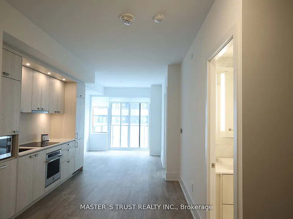470 Front St W #803