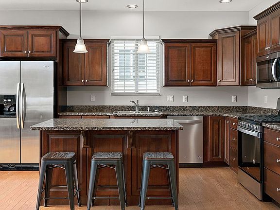 5th image of 54632 Burdette St #3