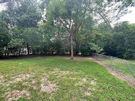 4th image of 1210 Gibbs Dr