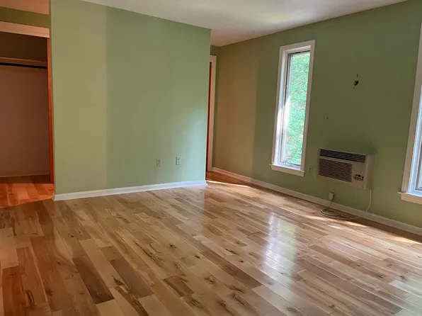 9 Chadwick Ct, Amherst, MA 01002
