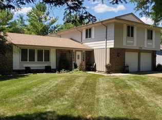 1228 Fairlane Dr, Schaumburg, IL 60193