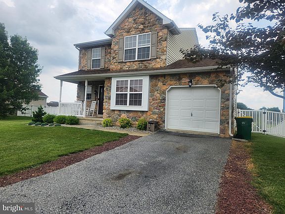 4th image of 709 Dairy Dr