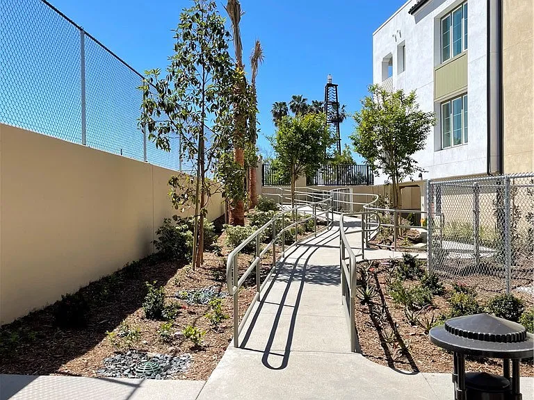 2869 Doheny Way — Photo 63
