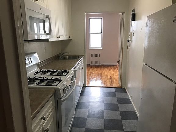 4th image of 40 Barker Ave APT 6M