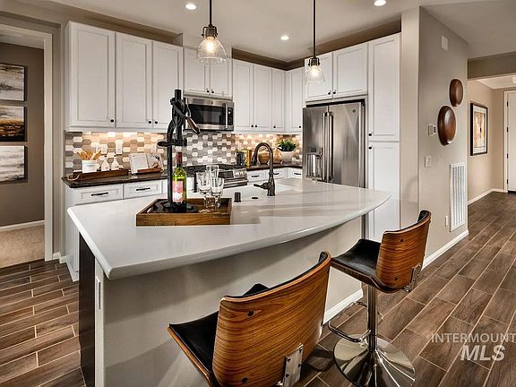 7th image of this home