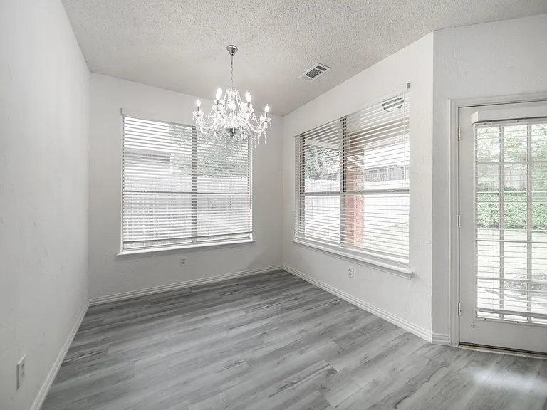 1812 Ingleside Dr — Photo 8