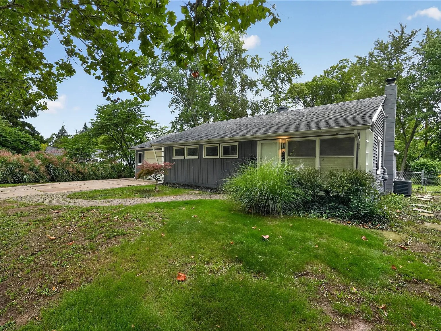 3 bed, 1080 sqft, $3,000 — Photo 3