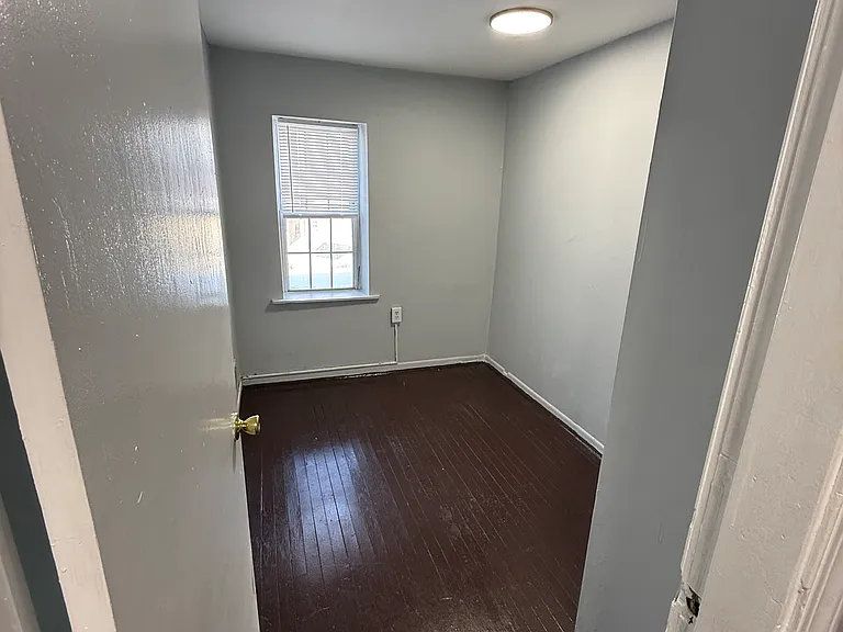 1069 Powell St — Photo 7