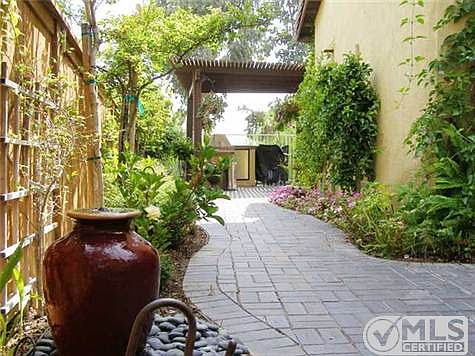 4th image of 821 Esperanza Pl