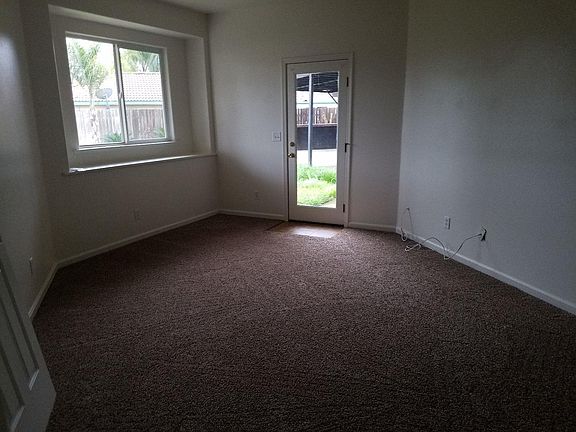 4th image of 921 W Teddy St