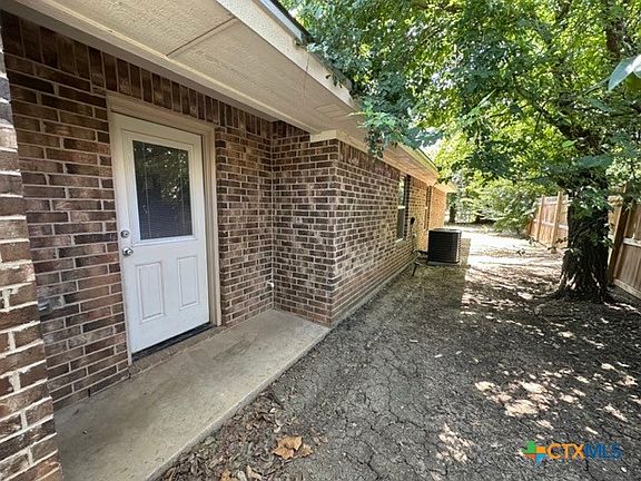 3rd image of 206 W Beeline Ln