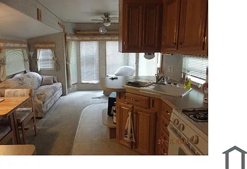 3 bed, 399 sqft, $3,030 — Photo 2