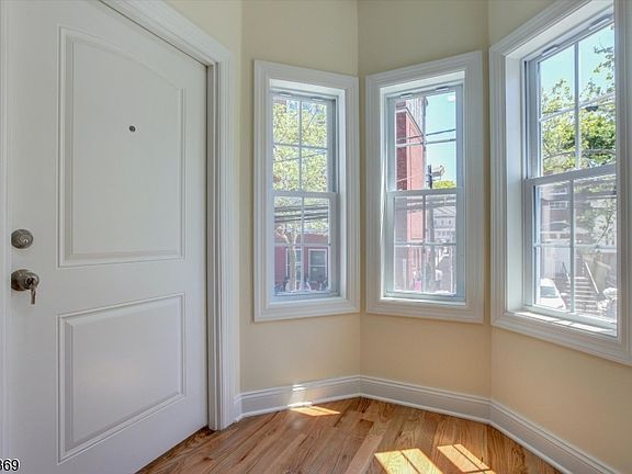 3rd image of 59 Sunset Ave