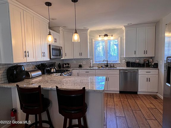 3rd image of 114 Forest Dr