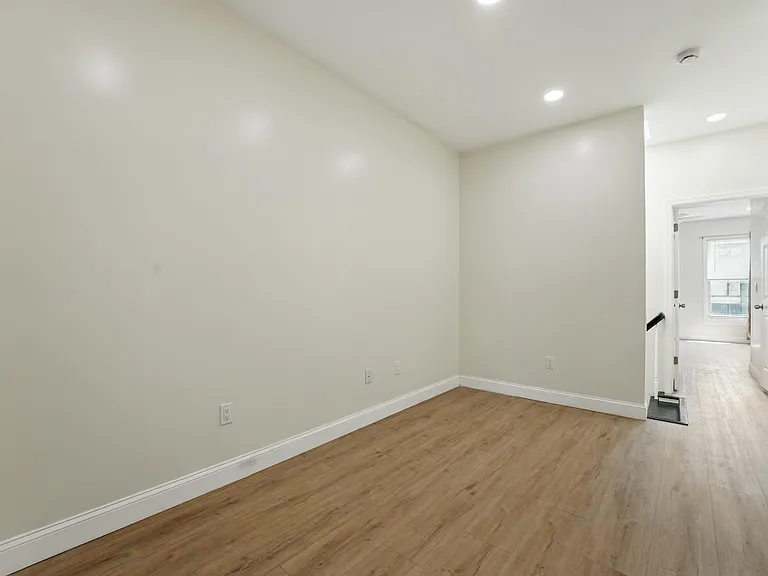 949 Summit Ave #2 — Photo 15