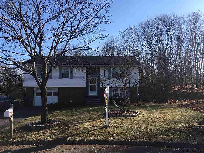 2nd image of 118 SPRING HOLLOW Drive