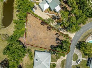 141 Bay Colony Way, Apalachicola, FL 32320