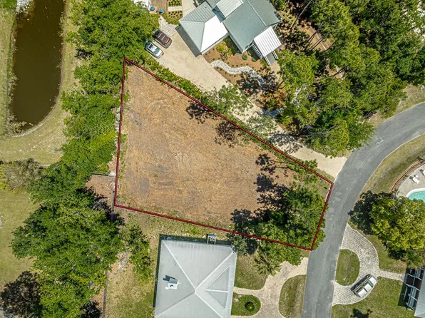 141 Bay Colony Way, Apalachicola, FL 32320