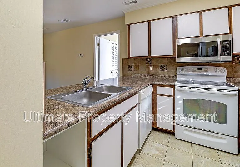 2504 Flint Dr — Photo 4