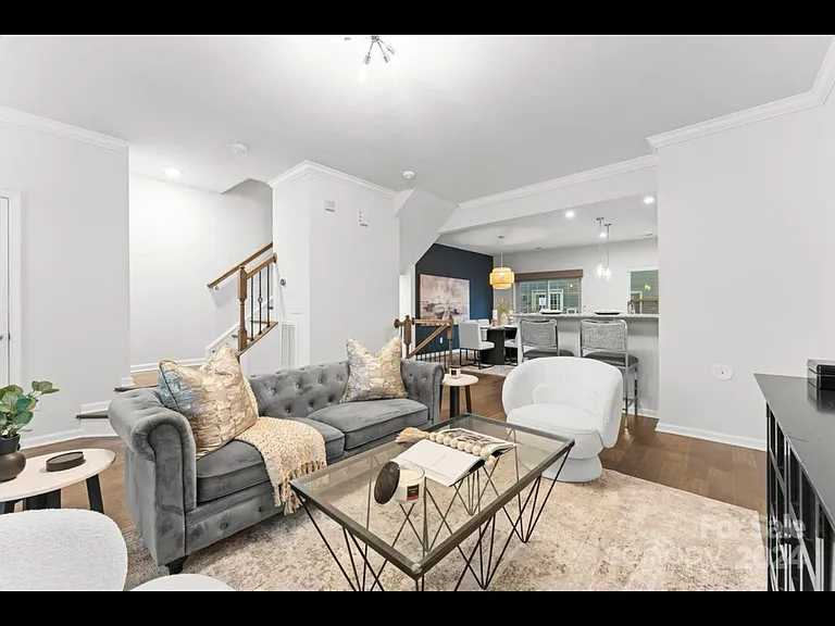 1233 Queen Lyon Ct — Photo 15