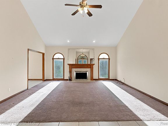 4th image of 49147 Dunhill Dr