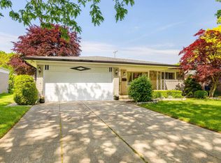 34031 Chatsworth Dr, Sterling Heights, MI 48312