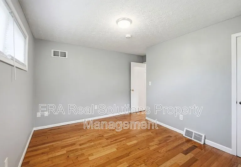 977 13th Ave — Photo 14