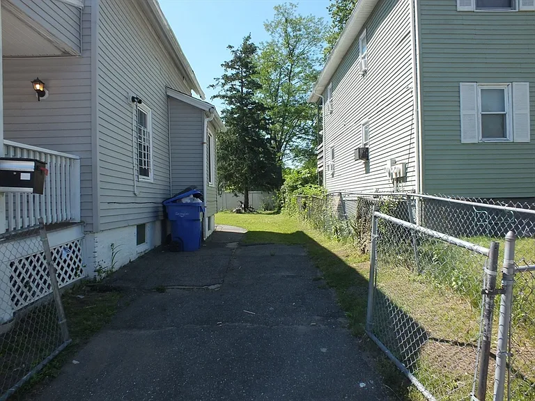 241 Tyler St — Photo 23