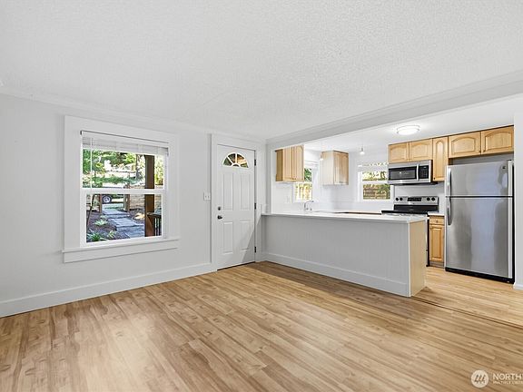 4th image of 5444 40th Avenue SW