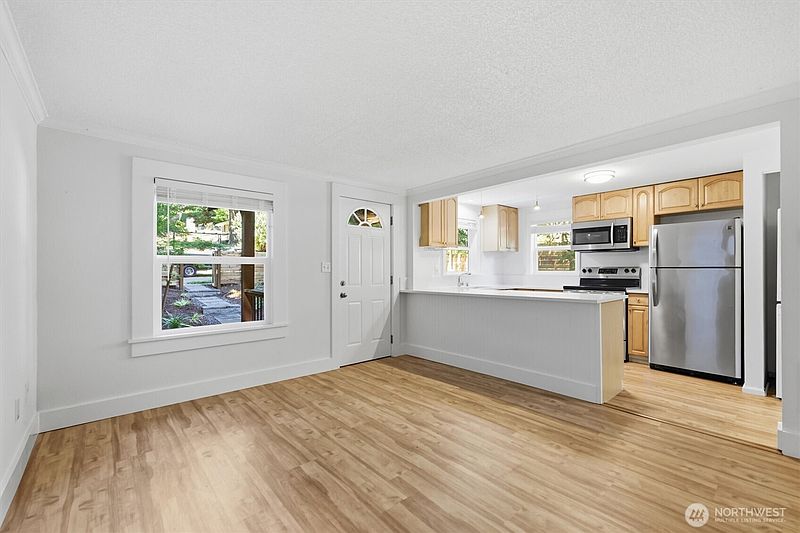 4th image of 5444 40th Avenue SW