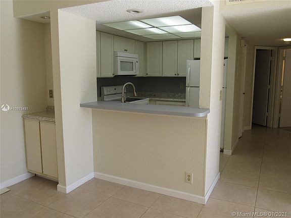 5th image of 1533 SE Royal Green Cir #105
