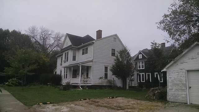 2nd image of 602 W Springfield Ave