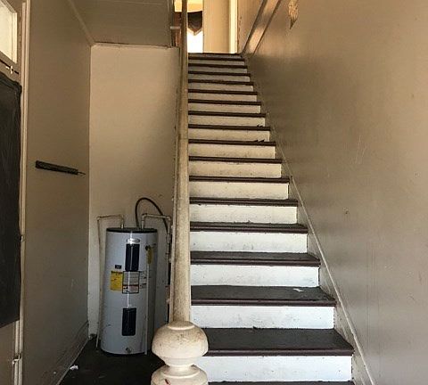 2nd image of 212 Crawford Ave