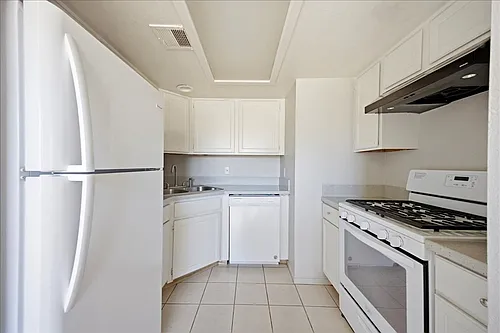 41995 Cambridge Avenue Photo 1