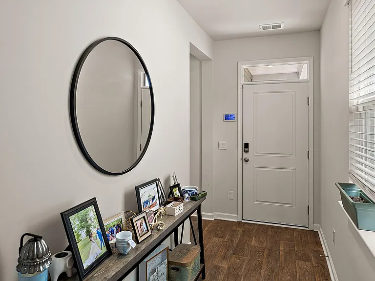 704 Ladywood Dr — Photo 3