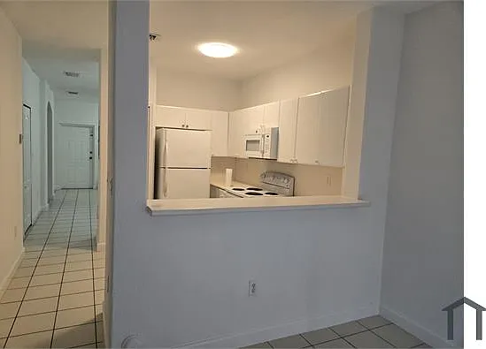2460 SE 16th Ter #100 — Photo 9