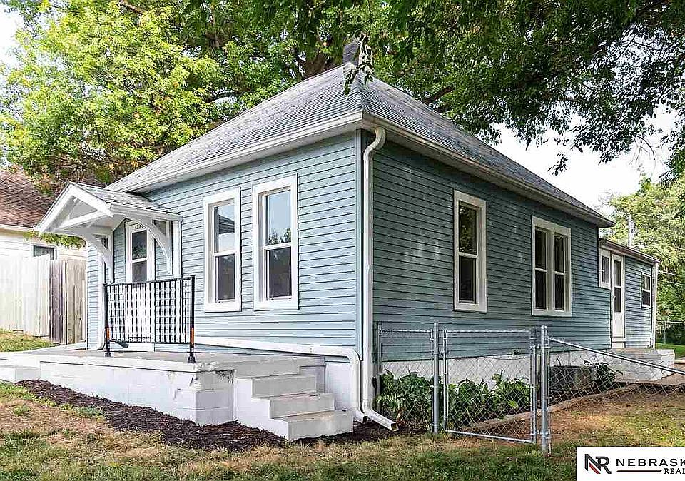 1st image of 4720 Parker St