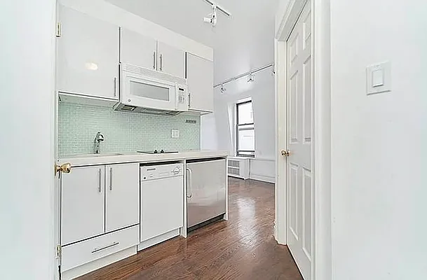 Rented by Living New York | media 13