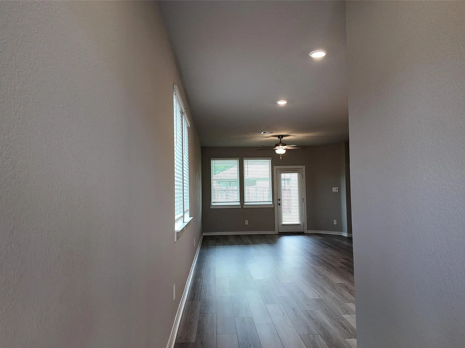 3 bed, 2.0 bath, 1405 sqft, $1,950 — Photo 3