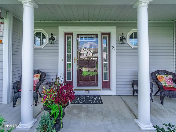 5th image of 38 Wallflower Dr