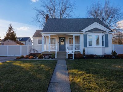 868 Pease Ln, West Islip, NY, 11795