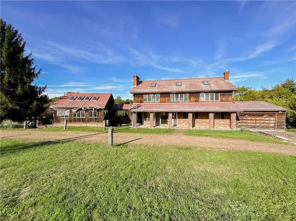 108 Economy Grade Rd, Coraopolis, PA 15108