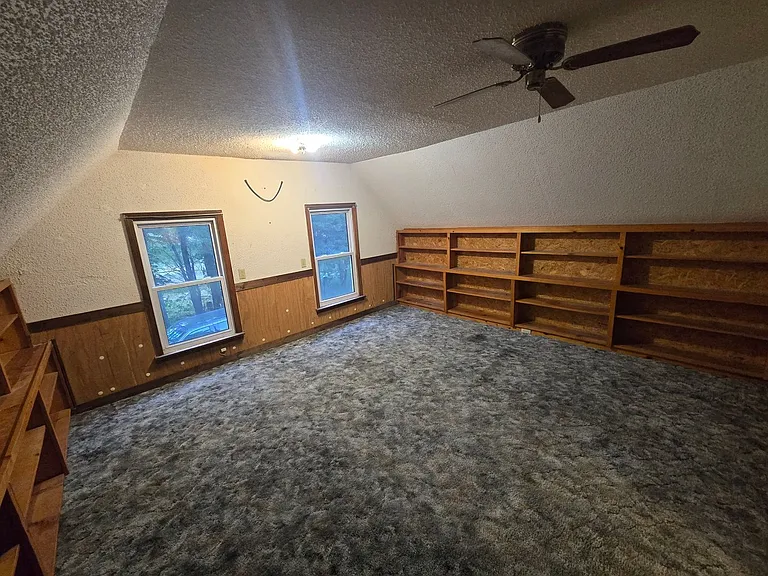 1405 Redwood Rd — Photo 18
