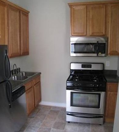 3rd image of 505 W Clay St