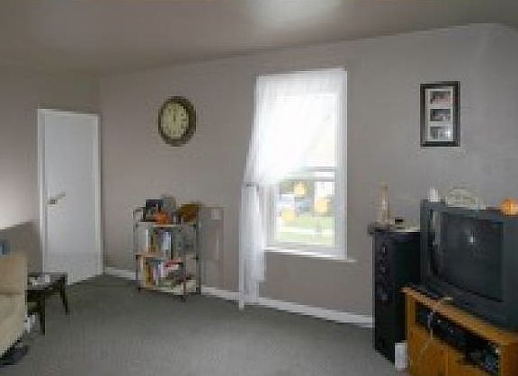 Living Room - 12'x16'