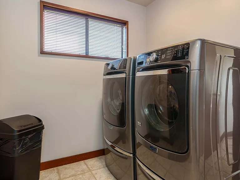 38051 Foothill Close — Photo 8