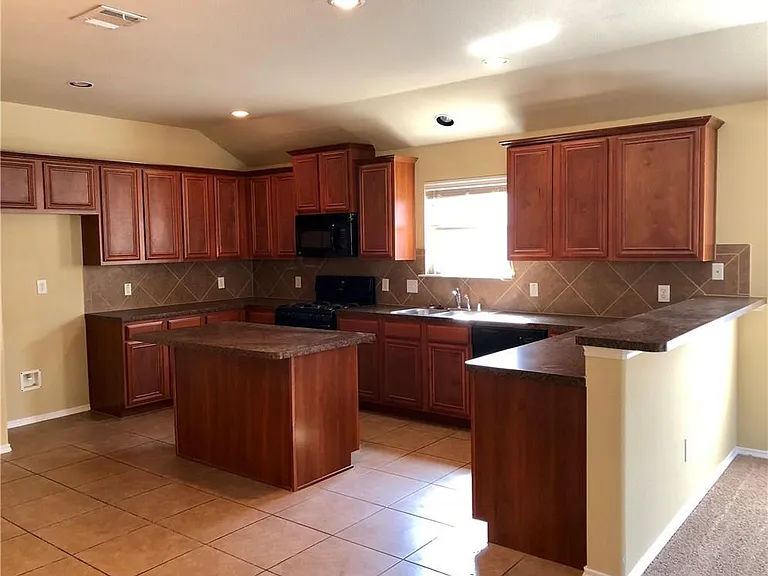 1104 Kaufman Rd — Photo 6