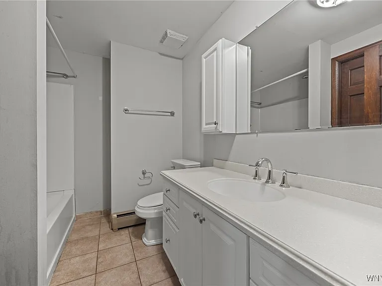 80 Capen Blvd — Photo 16