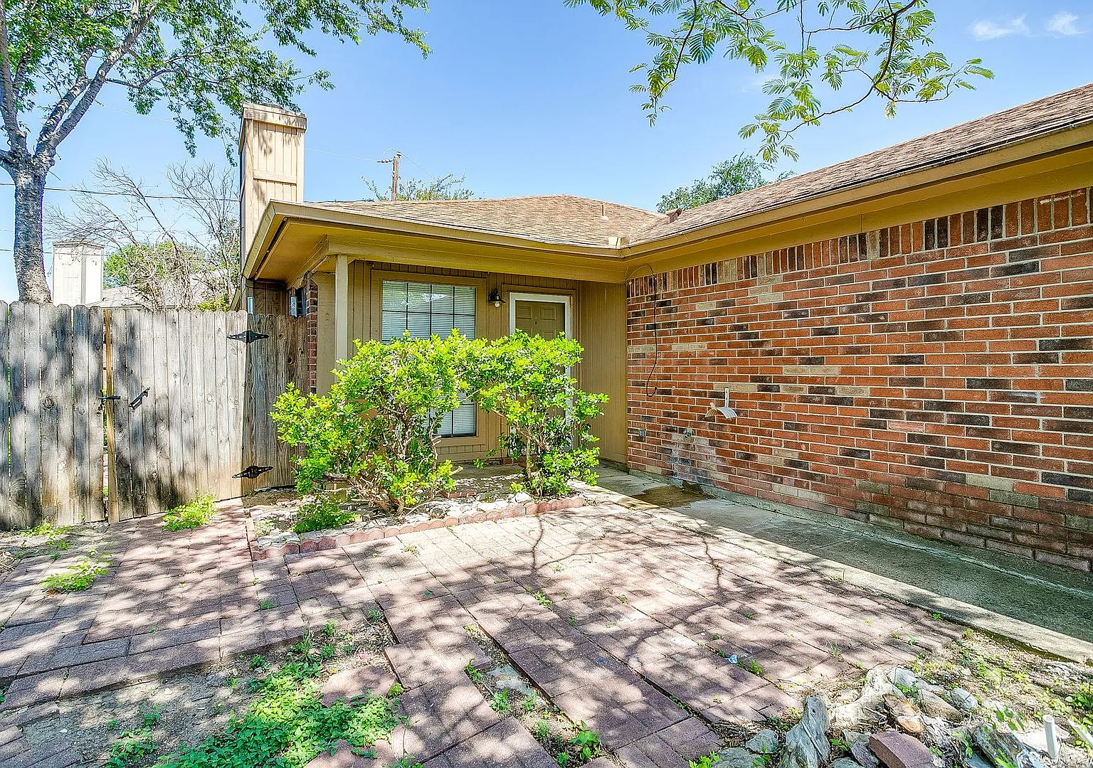 One Side of Duplex is Waiting for You- 2 Bed- 2 Bath- Lake Worth on Cul De Sac- 76135 — Photo 1