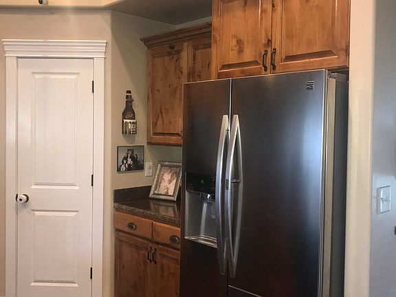 4th image of 460 Garnet Dr